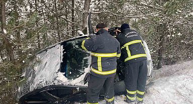 Kastamonu'da otomobil şarampole yuvarlandı: 2 yaralı