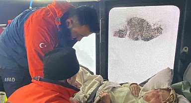 Kastamonu'da rahatsızlanan yaşlı kadını, AFAD ekipleri hastaneye ulaştırdı