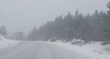 Kastamonu'da yüksek rakımlı bölgelerde kar yağışı etkili oluyor