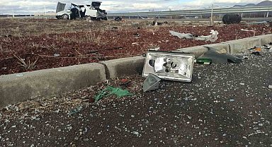 Kavşakta iki otomobil çarpıştı: 1 ölü, 1 yaralı