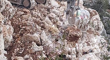 Kaya duvar yıkıldı, altında kalan genç hayatını kaybetti