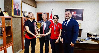 Kaymakam Abay, şampiyonlar ile bir araya geldi