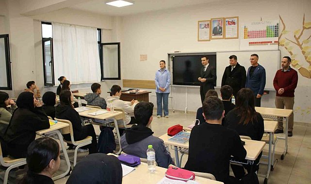 Kaymakam Alpay'dan liseli gençlerle bir araya geldi