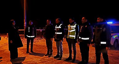 Kaymakam Duman'dan yılbaşı gecesi güvenlik güçlerine ziyaret