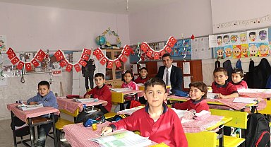 Kaymakam Yıldız, öğrencilerle ders işledi