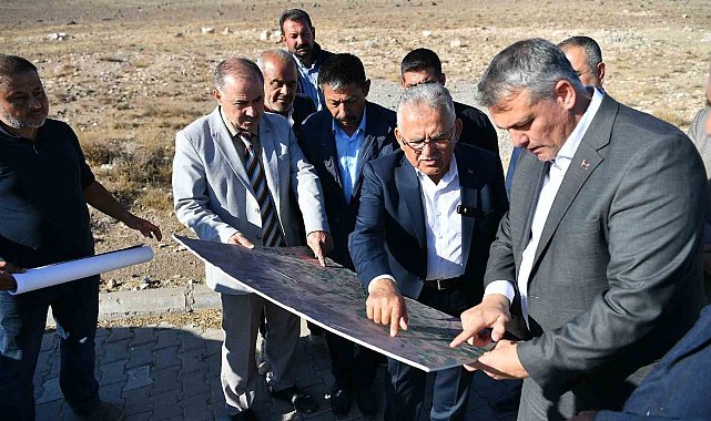 Kayseri Büyükşehir'den kırsala 108.9 milyon TL'lik kilitli parke yatırımı