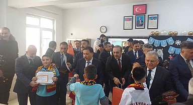Kayseri'de 322 bin öğrenci karne aldı