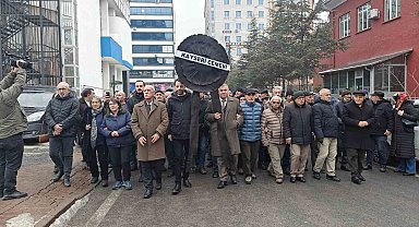 Kayseri'de Alevi örgütlerden CHP İl Başkanlığı'na 'siyah çelenkli' tepki