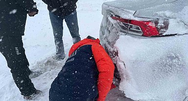 Kayseri'de kar yağışı sonrası mahsur kalan vatandaşlar kurtarıldı