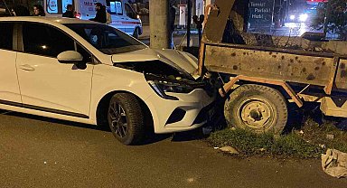 Kaza yapan otomobil savrulup kamyonete çarptı: 2 yaralı