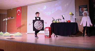 Keçiören Belediyesi'nde öğrenciler bilimi sahneye taşıdı