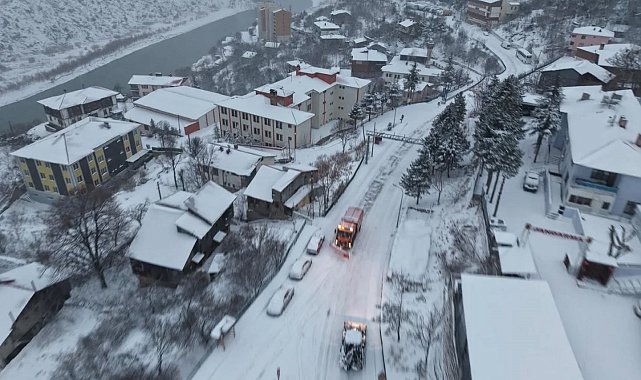 Kemaliye güne karla uyandı