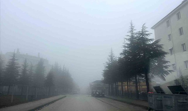 Kentin yüksek kesimlerinde sis etkili oldu