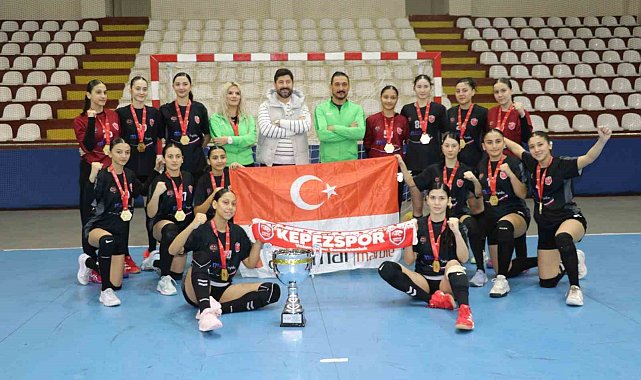 Kepez'in yıldız kızları hentbolda Türkiye şampiyonu
