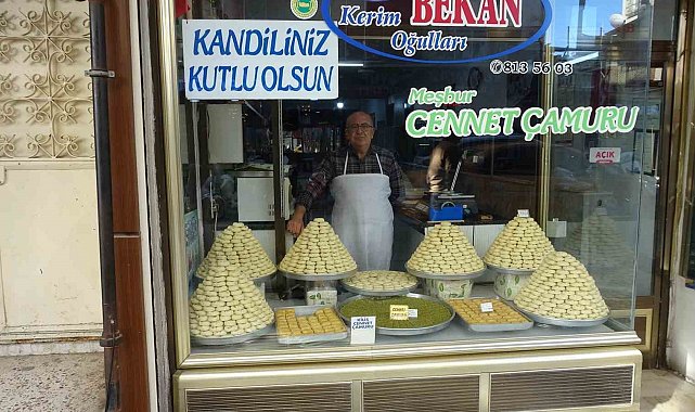 Kilis'e özgü kurabiyeler kandillerde dağıtılıyor