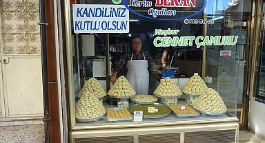 Kilis'e özgü kurabiyeler kandillerde dağıtılıyor