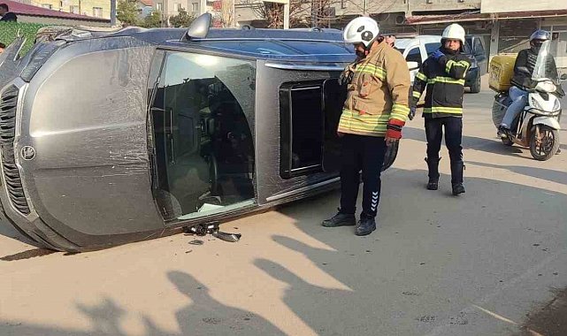 Kırıkhan'da otomobil yan yattı: 2 yaralı