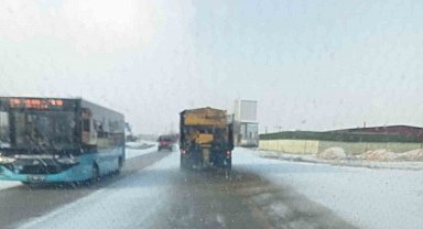 Kırıkkale'de yollarda buzlanmaya karşı tuzlama çalışması