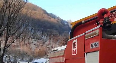 Kırklareli'nde korkutan yangın: 2 ev zarar gördü