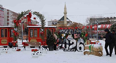 Kırşehir'de yeni yılın ilk günü meydan soğuk havaya teslim oldu