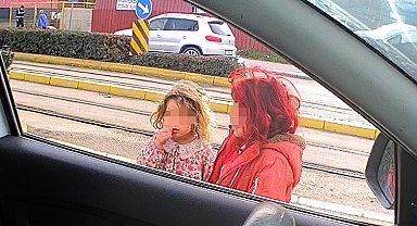 Kışın çıplak bacaklarla dilenen çocukların hali yürek burktu