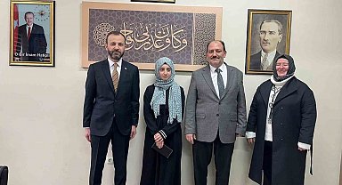 Kitap okuma yarışmasında Türkiye birincisi öğrenci ödüllendirdi