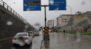 Kıyı Ege'ye kuvvetli sağanak yağış uyarısı