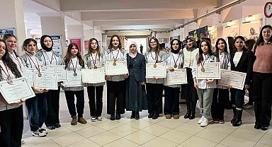 Kız öğrencilerden sağlıklı beslenme etkinliği