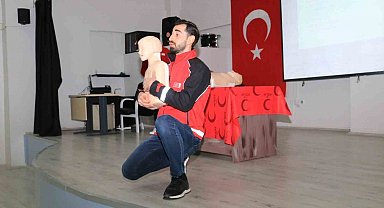 Kızılay'dan çocuklara ilk yardım eğitimi