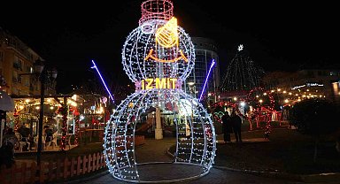 Kocaeli 2026'ya coşkuyla girdi: Sokaklar ışıltı ve neşeyle doldu