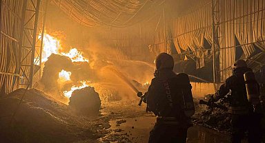 Kocaeli'de atık naylon deposunda yangın