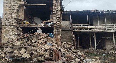 Komşusu 'adam öldü evi de yıkıldı' dedi o anda ev çöktü