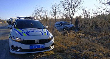 Kontrolden çıkan cip trafik levhalarını devirerek yol kenarına savruldu: 1 yaralı