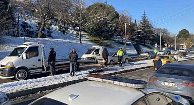 Kontrolden çıkan otomobil çarptığı aracı karşı yöne savurdu: 4 yaralı