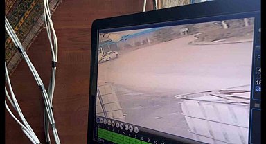 Kontrolden çıkan otomobilin çarptığı tırın deposu patladı