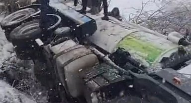 Kontrolden çıkan vidanjör şarampole devrildi