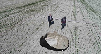 Kontrolsüz ve yoğun yeraltı suyu kullanımının bedeli: Ovadaki obruklar