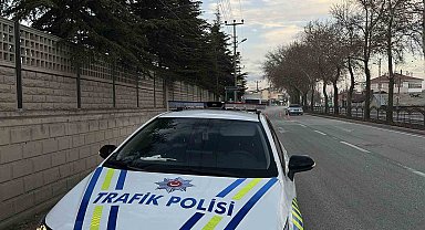 Konya'da motosiklet otobüs durağına çarptı: 1 ölü