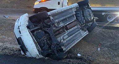 Konya'da otomobil refüje devrildi: 4 yaralı