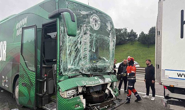 Konyaspor U-19 futbol takımını taşıyan otobüs kaza yaptı: 3 yaralı