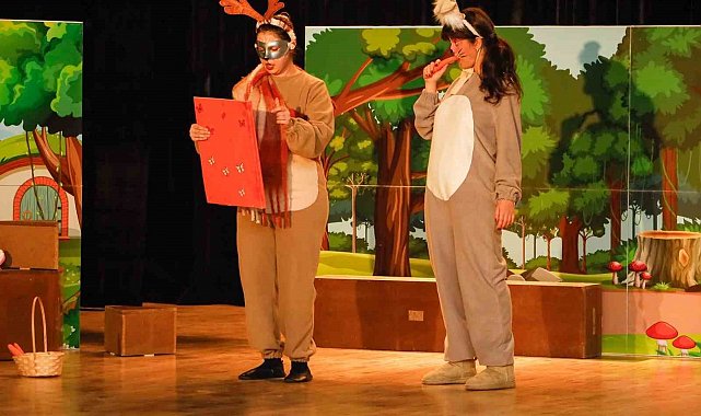 Körfez'de minik öğrenciler "Haylaz Tavşan" oyunuyla eğlendi