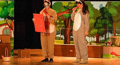 Körfez'de minik öğrenciler "Haylaz Tavşan" oyunuyla eğlendi