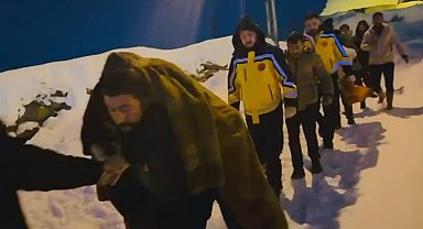 Korkut'ta 110 yaşındaki vatandaş 6 saatlik çalışmayla hastaneye ulaştırıldı