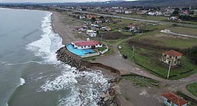 Korkutan kıyı erozyonu: Deniz 50 metre içeri girdi