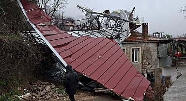 Köşk'te fırtına çatıları uçurdu, duvarlar yıkıldı