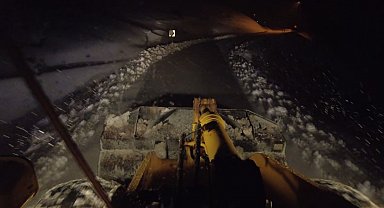 Köyde rahatsızlanan kadın için ekipler seferber oldu