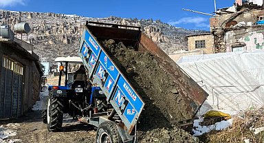 Köylüler el ele verdi, yarım bırakılan yolu birlikte yaptı