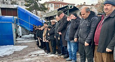 Krikonun kayması ile otobüsün altında kalan genç toprağa verildi