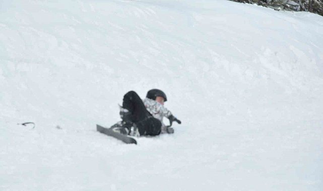 Kristal karın merkezi Sarıkamış'a kayakseverlerden yoğun ilgi