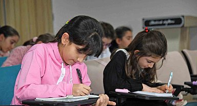Küçük yazarlar kalemlerini ustalığa taşıyor